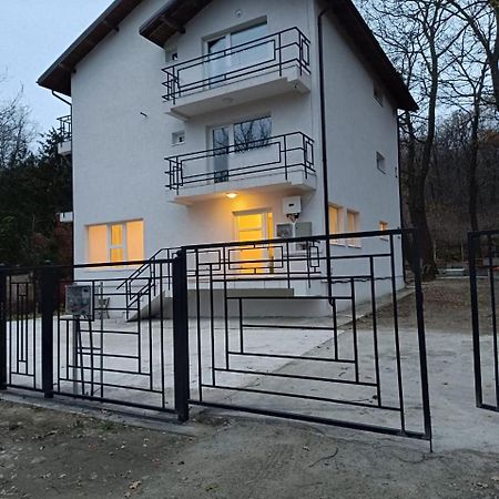 Viv Rosetti Hotel Яш Екстериор снимка