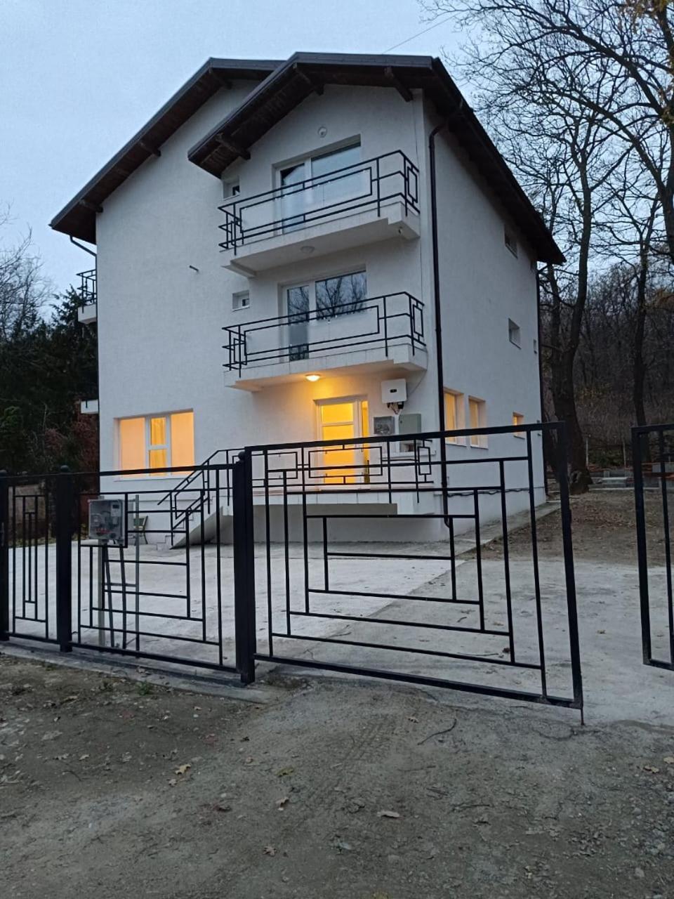 Viv Rosetti Hotel Яш Екстериор снимка